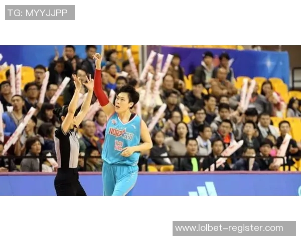 姚明与刘翔的传奇人生：从篮球场到田径场的辉煌与坚持