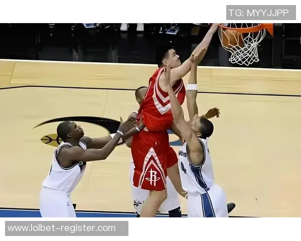 姚明在关键时刻的绝杀球展现了他的篮球天赋与决胜能力