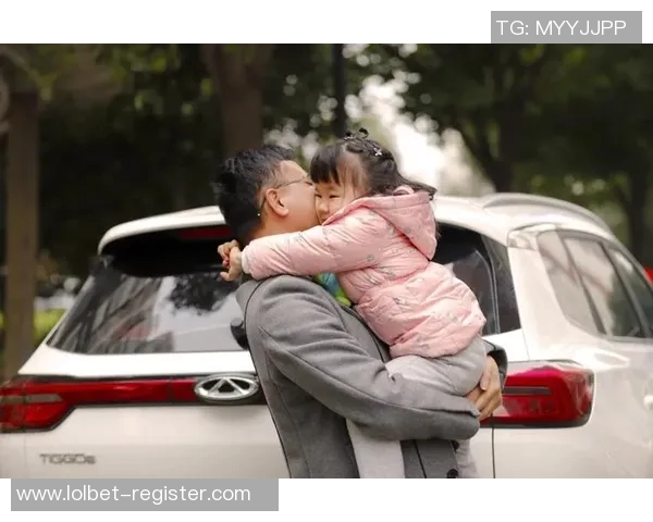 姚明新年拜年传递祝福与团圆的温暖时刻