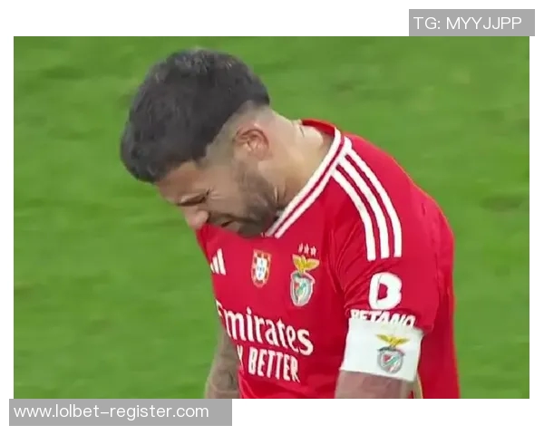 本菲卡大胜巴萨4-0震惊欧联杯赛场引发热议与讨论