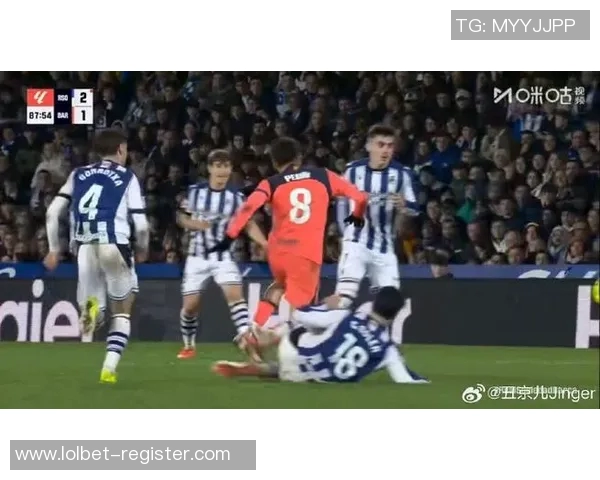 西甲激战：里昂与巴黎圣日耳曼战平红牌事件引发全场热议