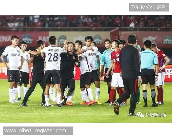 足总杯激战尤文图斯与多特蒙德平局争议判罚引发全场热议 足总杯激战尤文图斯与多特蒙德平局争议判罚引发全场热议